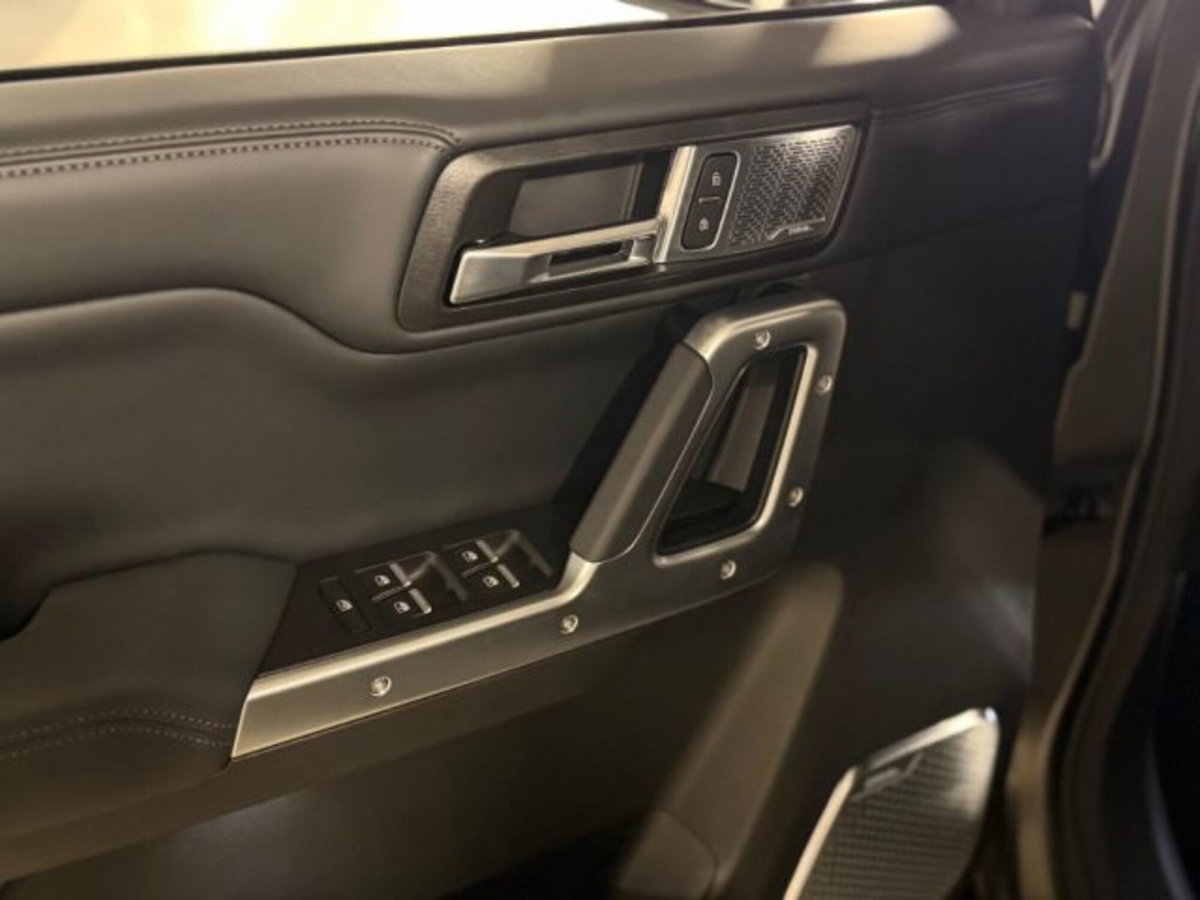 Emc 212 212 2.0 tgdi Adventurer 4wd 8at (12)