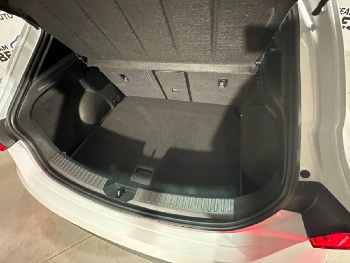 Cupra Leon Leon 1.5 hybrid 150cv dsg (12)
