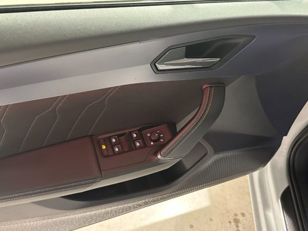 Cupra Leon Leon 1.5 hybrid 150cv dsg (13)