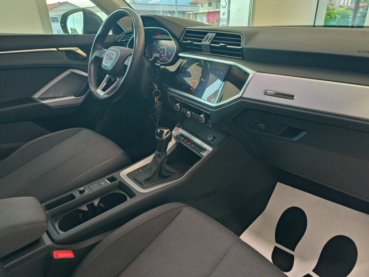 Audi Q3 35 TDI quattro S tronic Business (12)