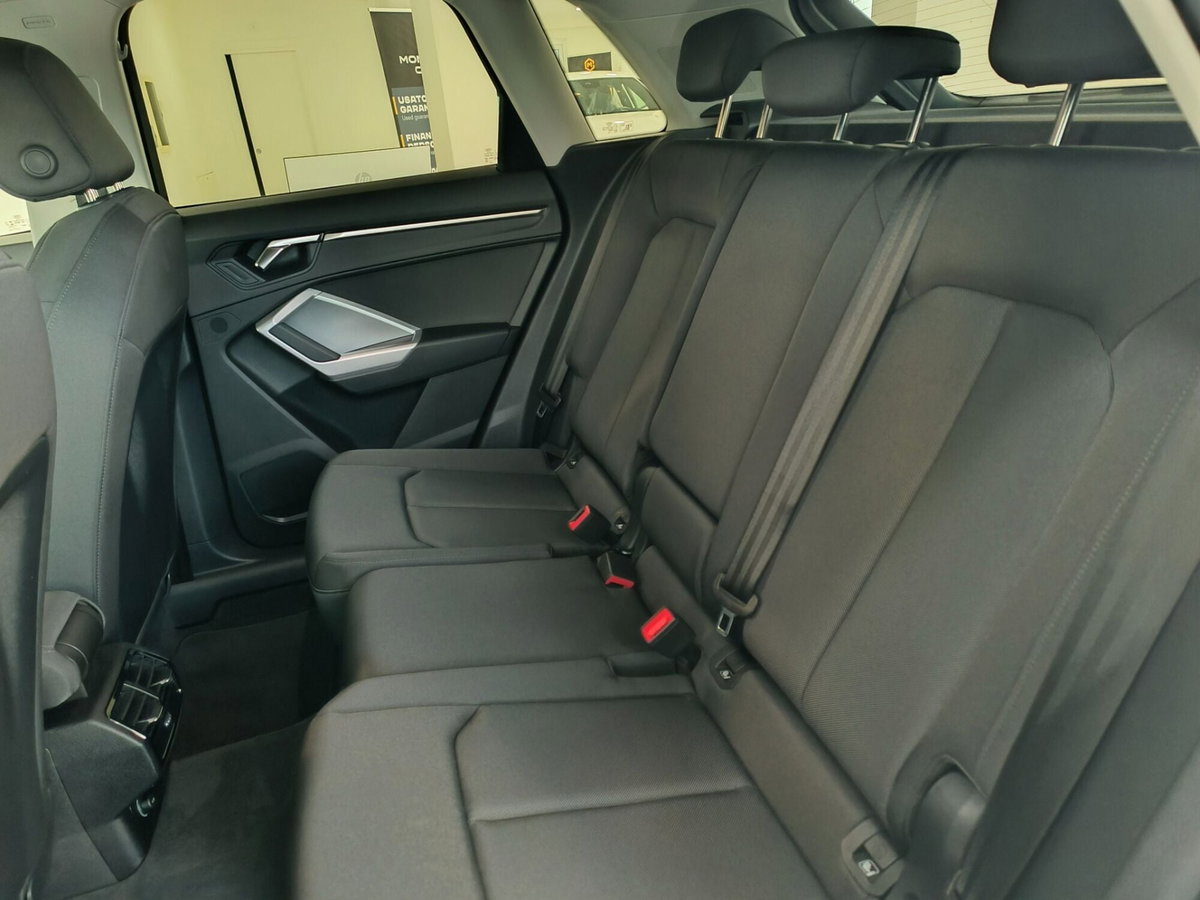 Audi Q3 35 TDI quattro S tronic Business (13)