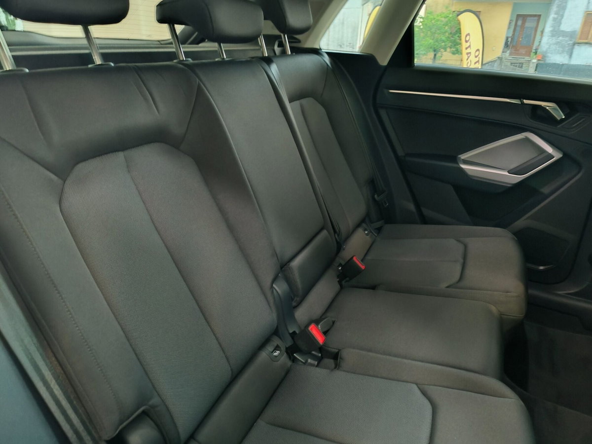 Audi Q3 35 TDI quattro S tronic Business (14)