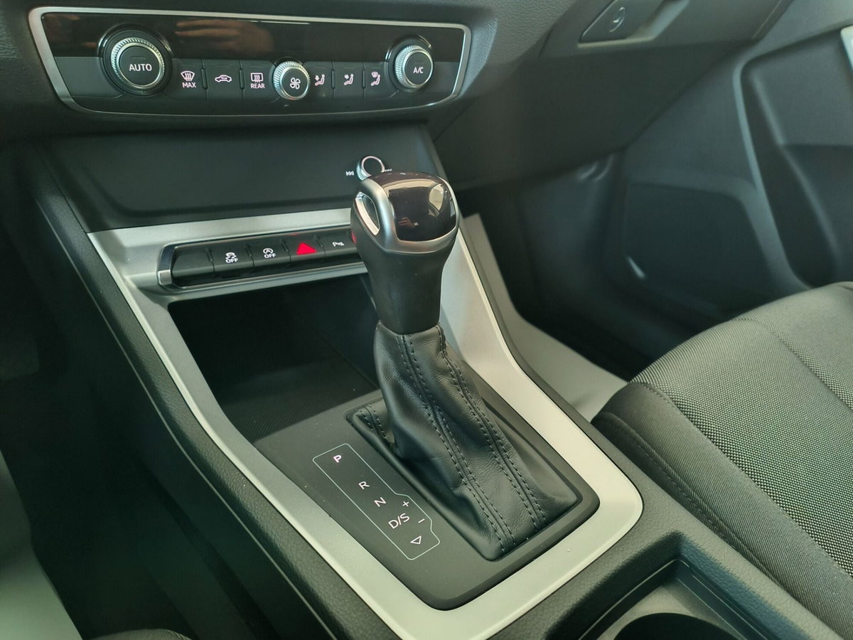 Audi Q3 35 TDI quattro S tronic Business (18)