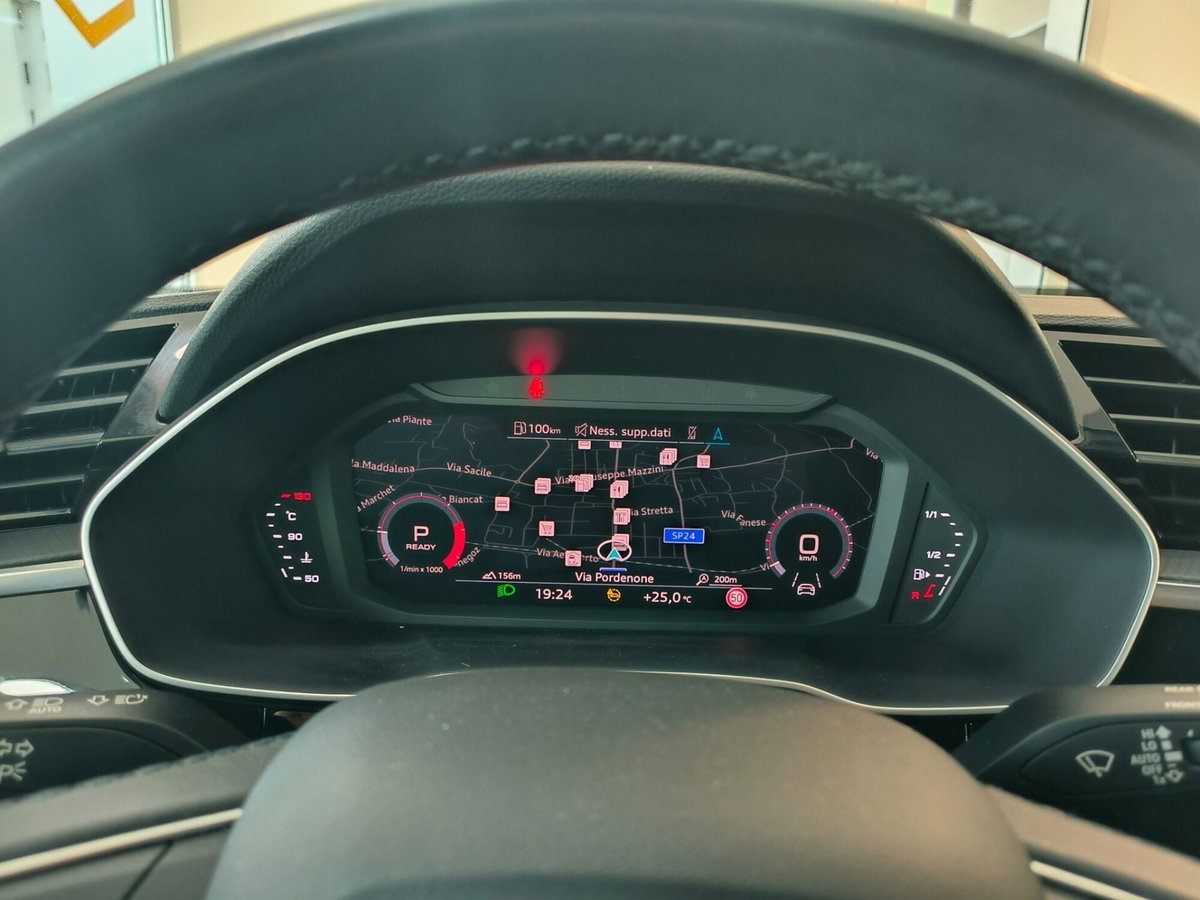 Audi Q3 35 TDI quattro S tronic Business (20)