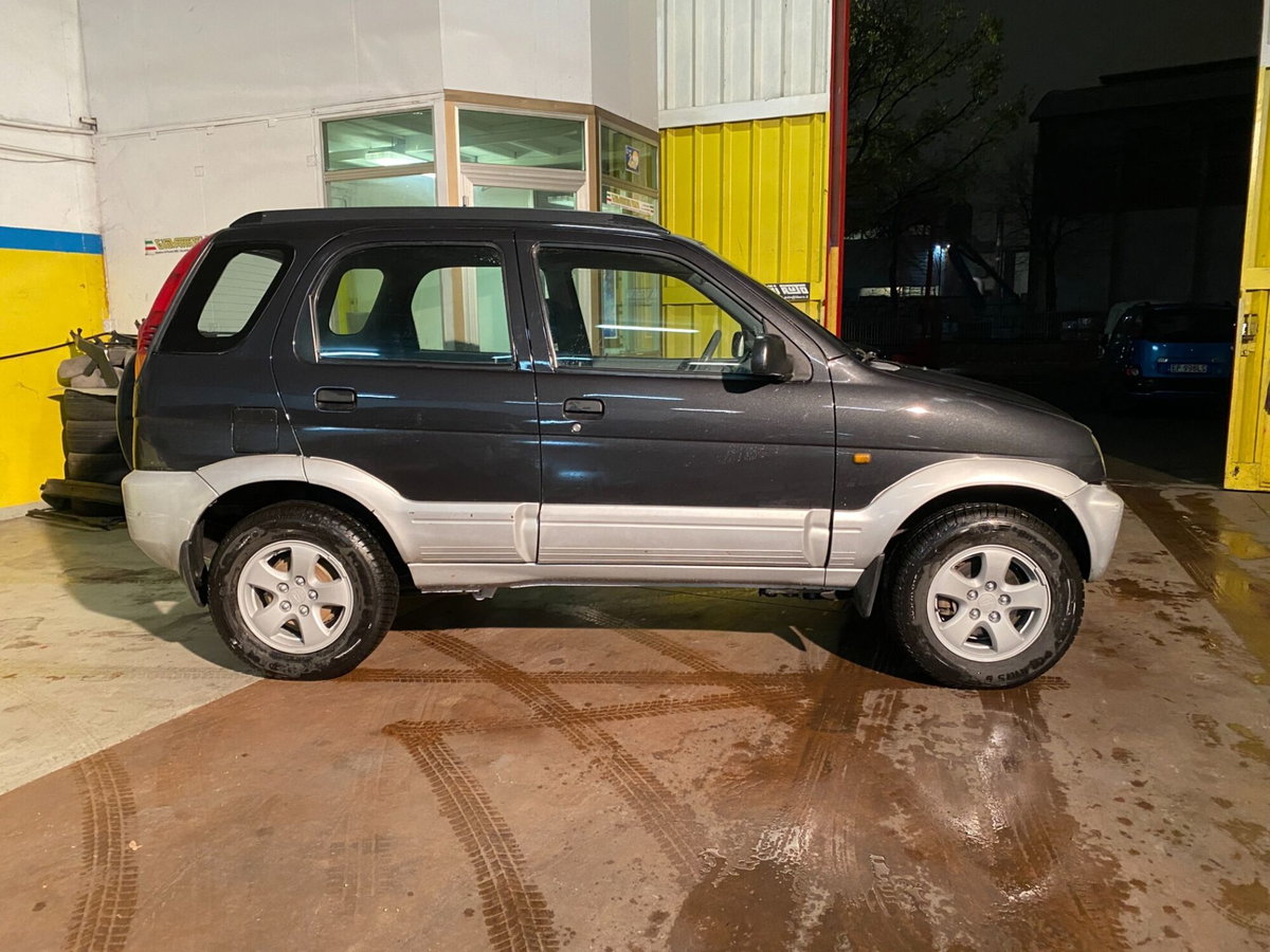 Daihatsu Terios 1.3i 16V cat 4WD SX (2)
