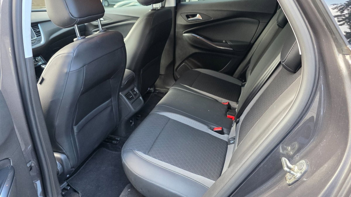 Opel Grandland X 1.5 diesel Ecotec Start&Stop Elegance (8)