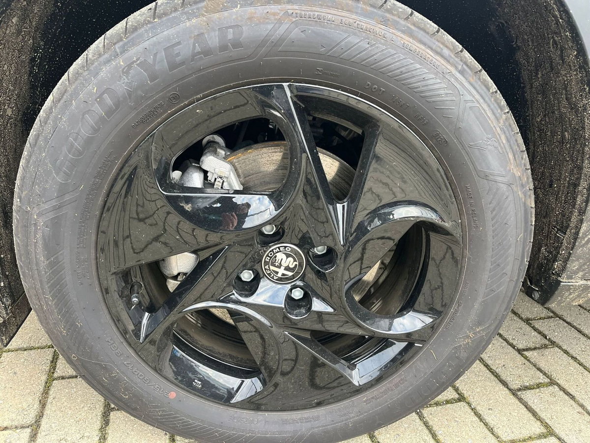 Alfa Romeo Junior 1.2 ibrida 145cv edct6 (12)