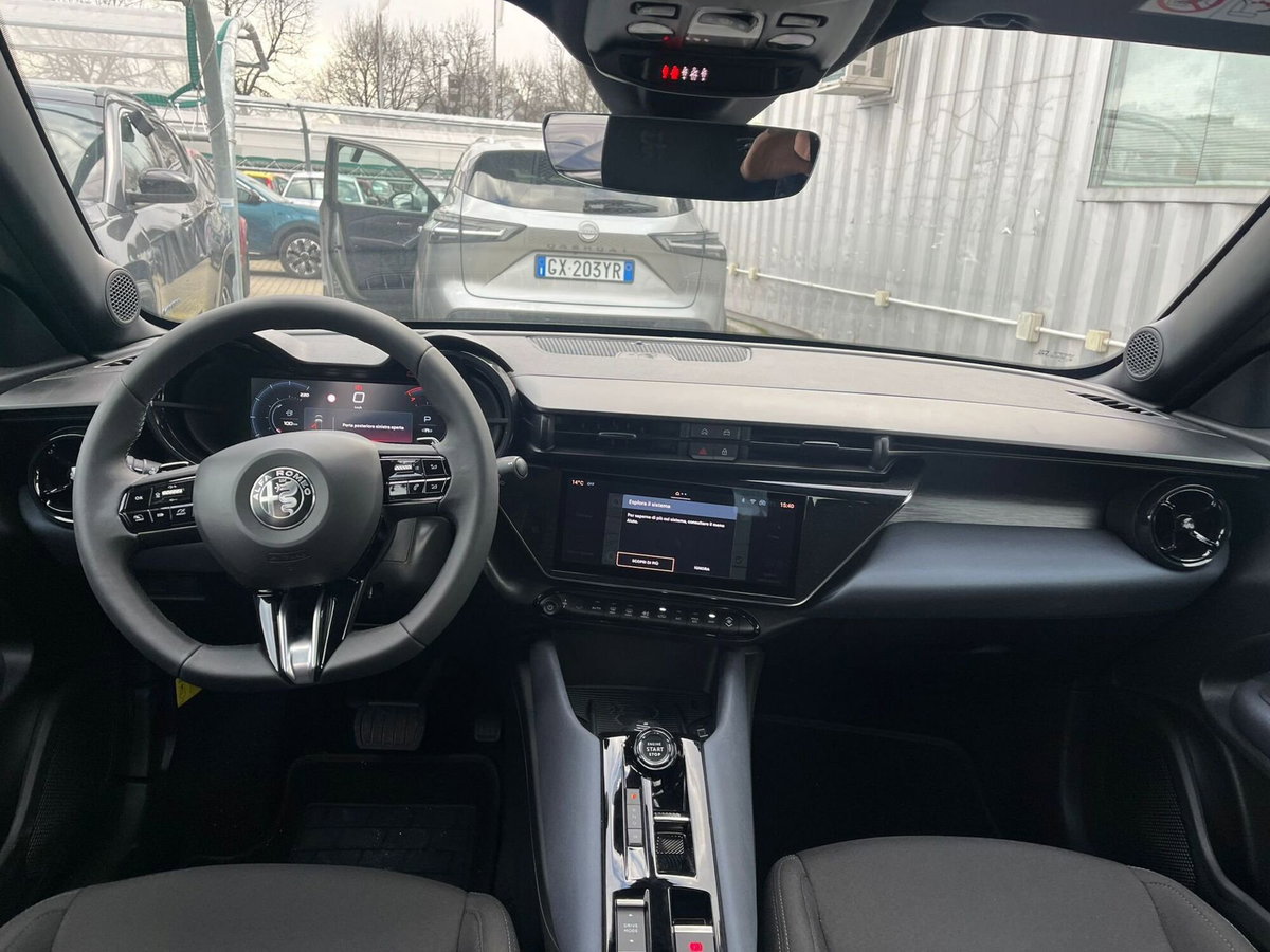 Alfa Romeo Junior 1.2 ibrida 145cv edct6 (13)