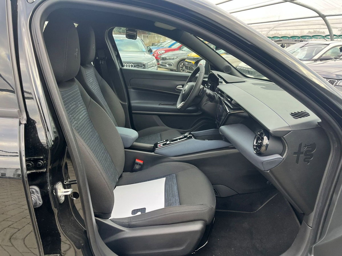 Alfa Romeo Junior 1.2 ibrida 145cv edct6 (14)