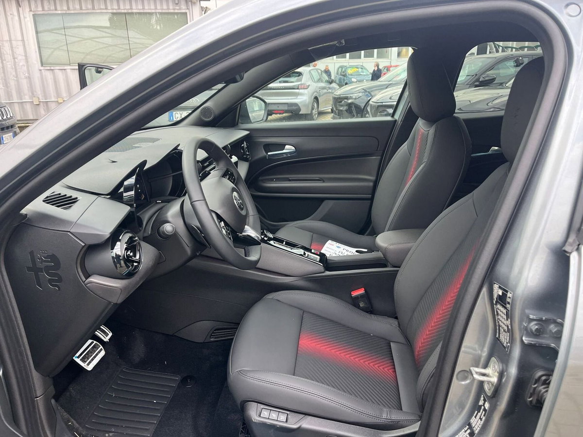 Alfa Romeo Junior 1.2 ibrida Speciale 145cv edct6 (14)