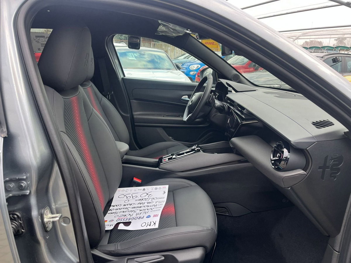 Alfa Romeo Junior 1.2 ibrida Speciale 145cv edct6 (15)