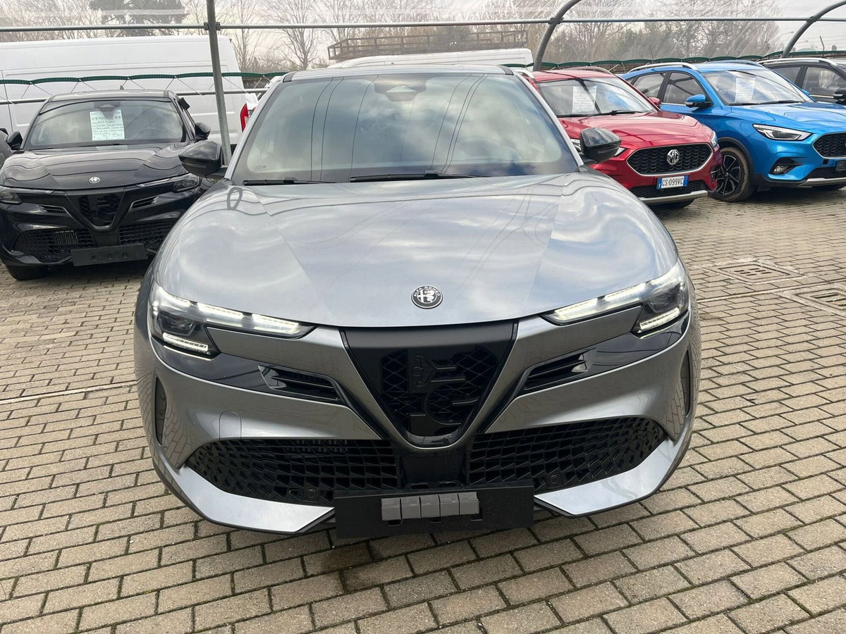 Alfa Romeo Junior 1.2 ibrida Speciale 145cv edct6 (2)