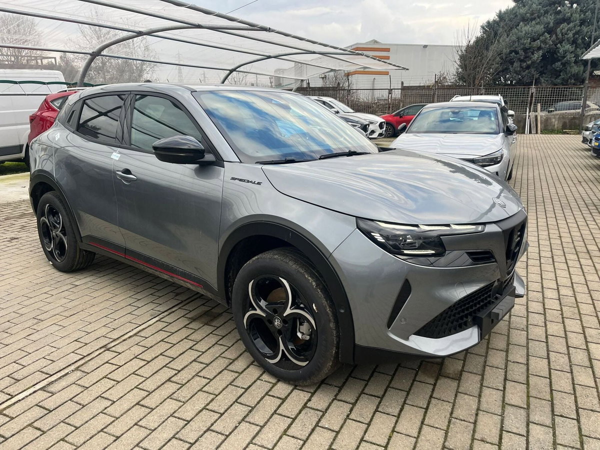 Alfa Romeo Junior 1.2 ibrida Speciale 145cv edct6 (3)