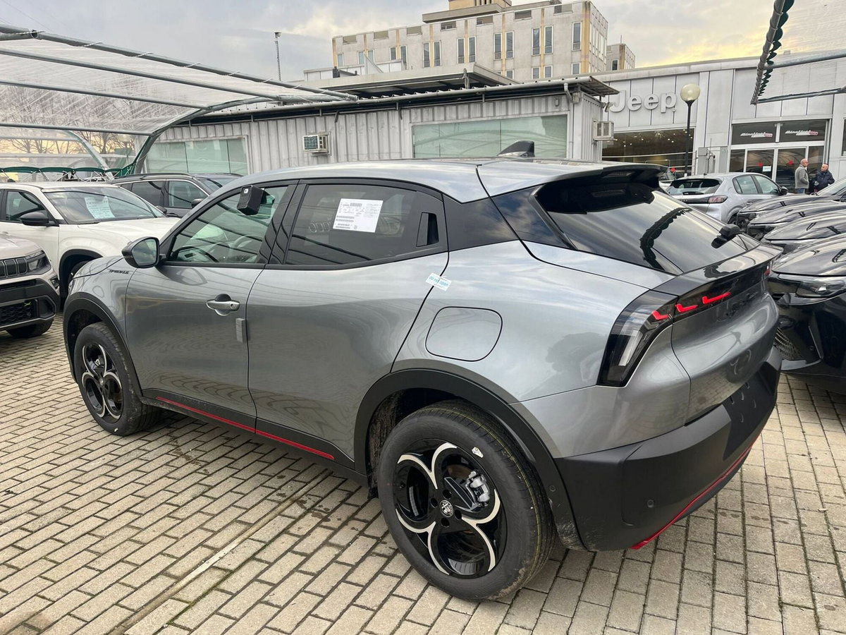 Alfa Romeo Junior 1.2 ibrida Speciale 145cv edct6 (5)