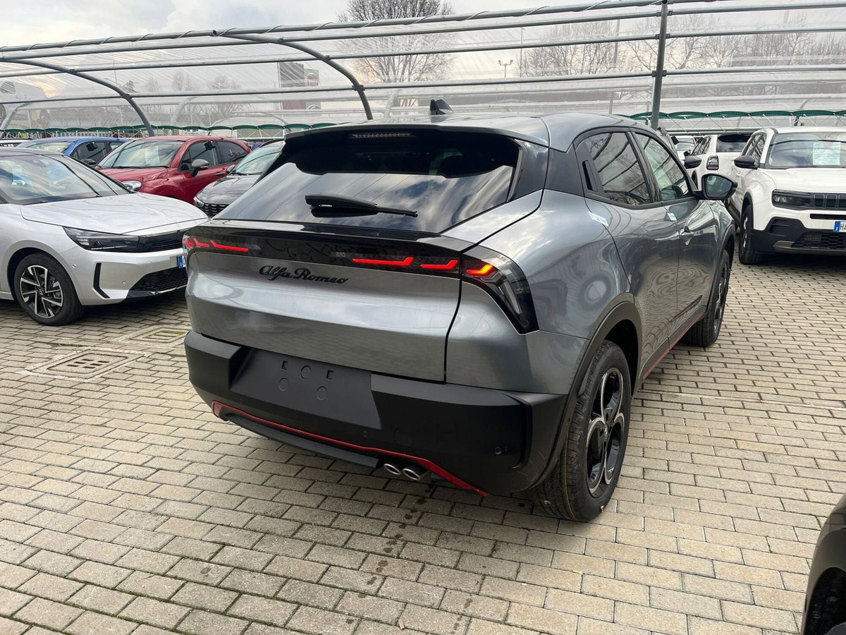 Alfa Romeo Junior 1.2 ibrida Speciale 145cv edct6 (7)