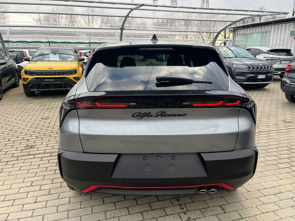 Alfa Romeo Junior 1.2 ibrida Speciale 145cv edct6 (8)