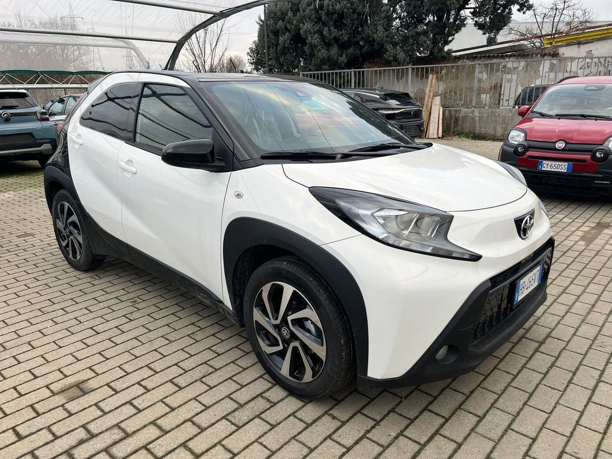 Toyota Aygo X 1.0 Trend Air 72cv s-cvt (2)