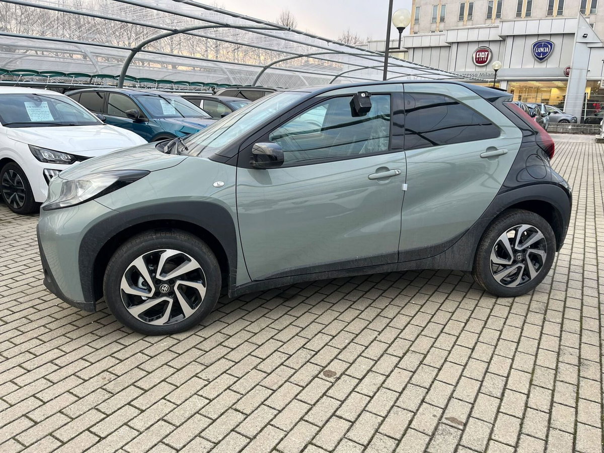 Toyota Aygo X 1.0 Trend Air 72cv s-cvt (2)