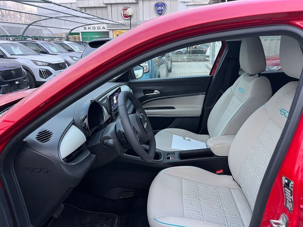 Fiat 600 1.2 hybrid La Prima 145cv auto (12)