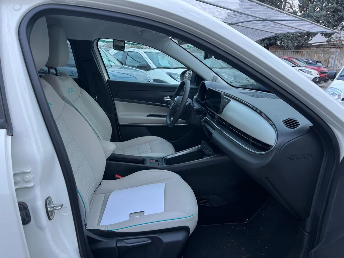 Fiat 600 1.2 hybrid La Prima 145cv auto (14)