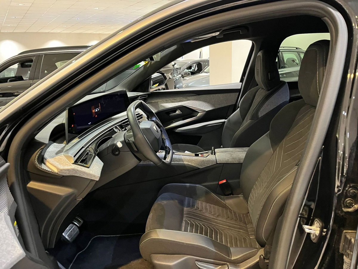 Peugeot 3008 73 kWh GT (12)