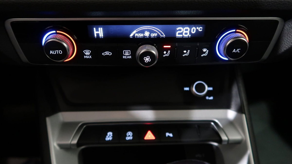Audi Q3 35 TDI quattro S tronic Business (14)
