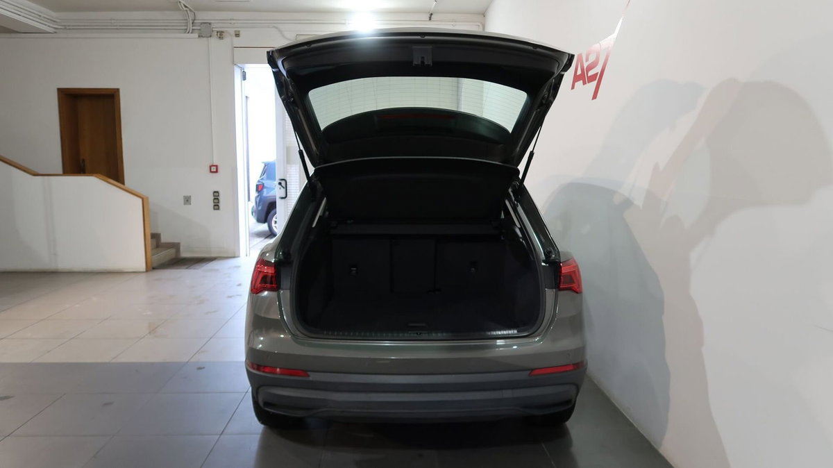 Audi Q3 35 TDI quattro S tronic Business (18)
