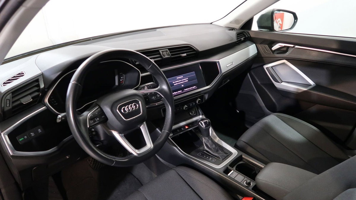 Audi Q3 35 TDI quattro S tronic Business (2)