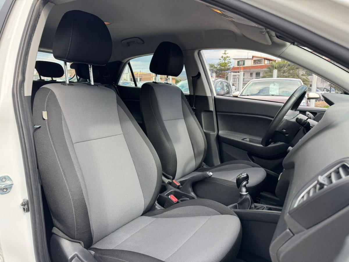 Hyundai i20 1.1 CRDi 12V 5 porte Style (10)