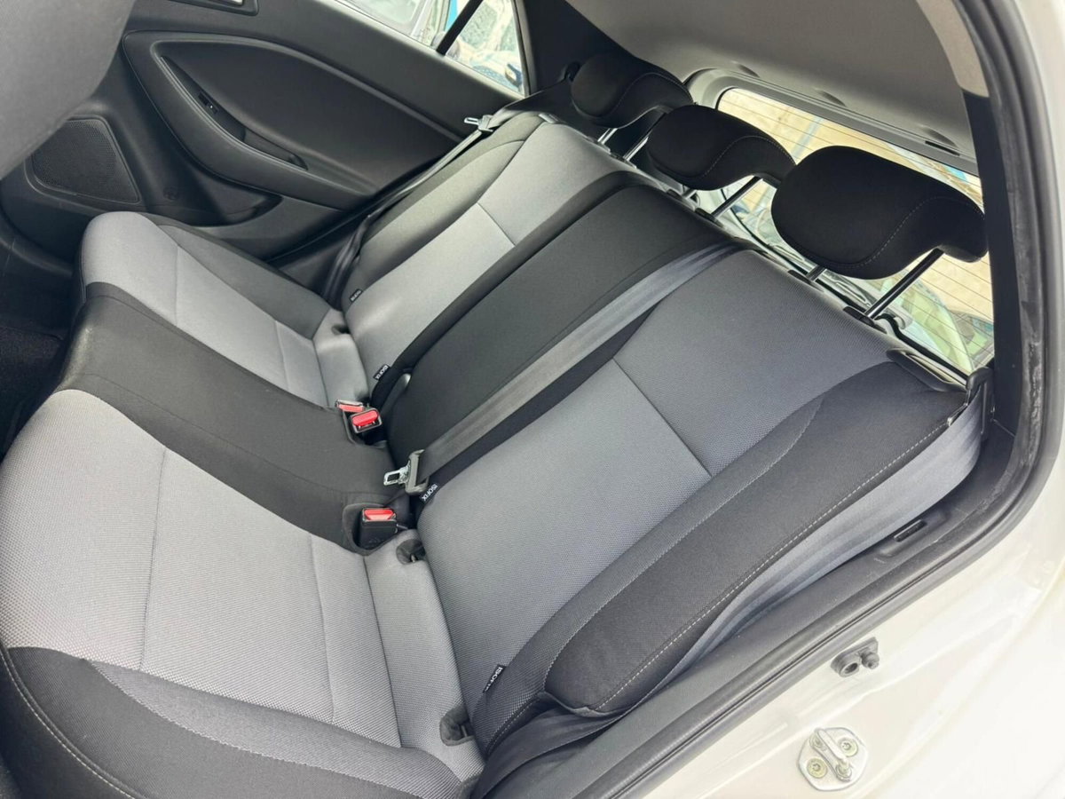 Hyundai i20 1.1 CRDi 12V 5 porte Style (11)