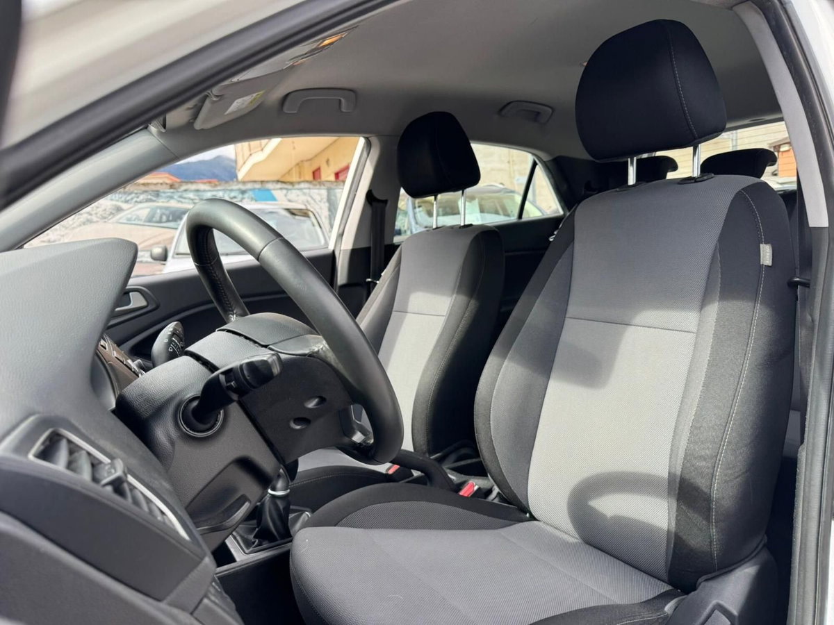 Hyundai i20 1.1 CRDi 12V 5 porte Style (6)