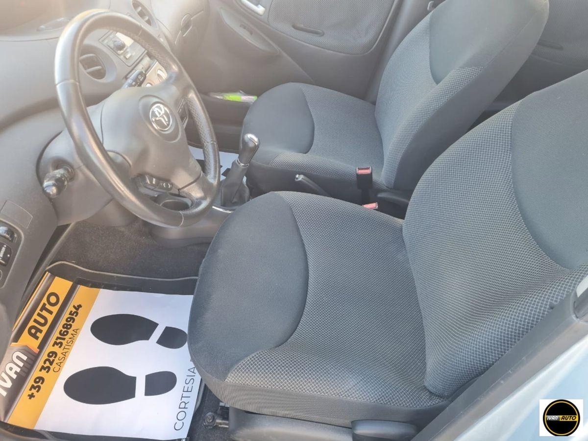 Toyota Yaris 16V cat 5 porte Luna (8)