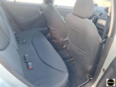 Toyota Yaris 16V cat 5 porte Luna (14)