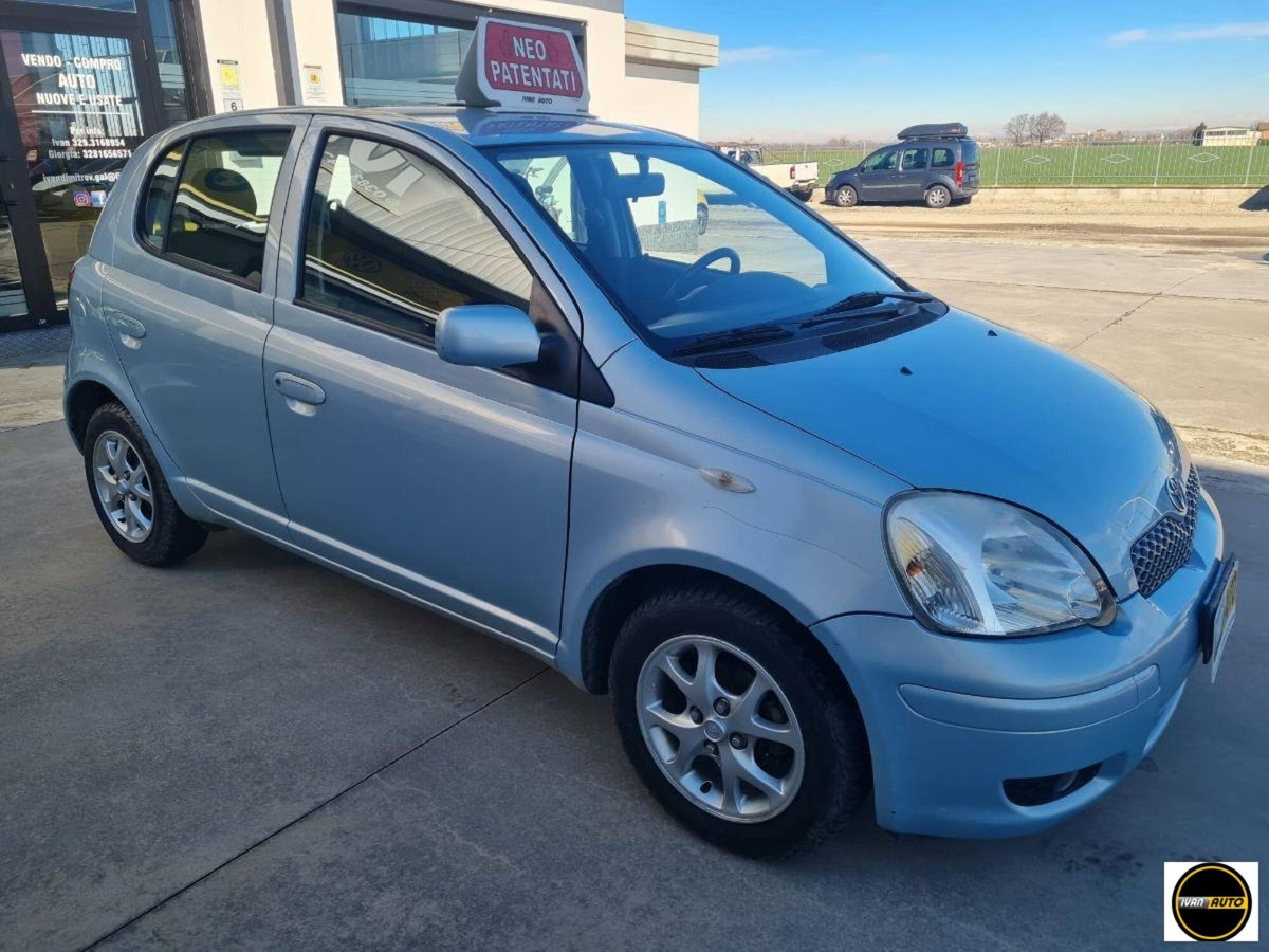 Toyota Yaris 16V cat 5 porte Luna (3)