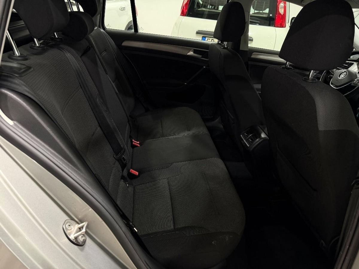 Volkswagen Golf Variant 1.4 TGI Highline BlueMotion (11)