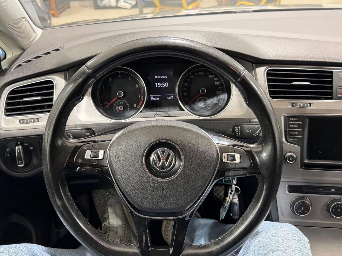 Volkswagen Golf Variant 1.4 TGI Highline BlueMotion (14)