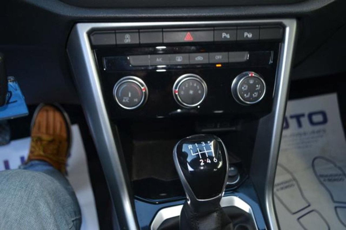 Volkswagen T-Roc 1.0 TSI Life (11)
