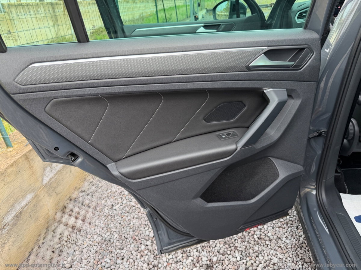 Volkswagen Tiguan 2.0 tdi R-Line 150cv dsg (20)