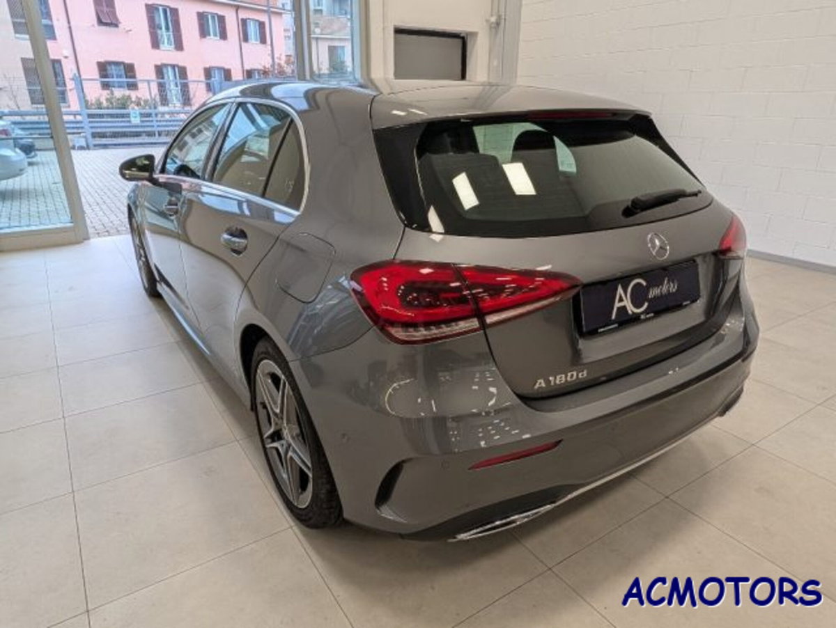 Mercedes-Benz Classe A Sedan 180 d Automatic 4p. Premium (5)
