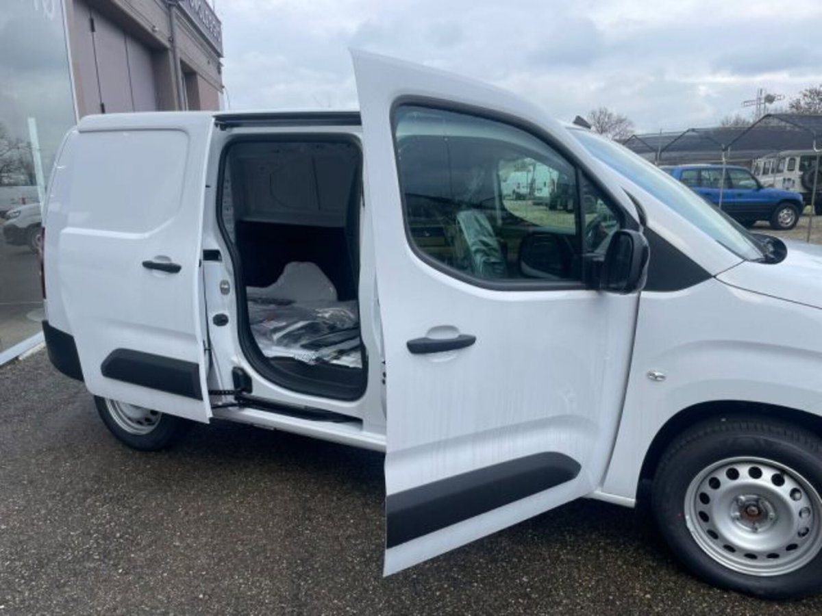 Opel Combo Furgone Cargo XL 1.5 Diesel 130CV PL 950kg Edition (9)