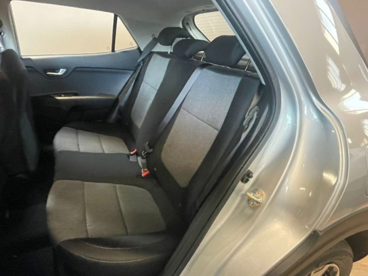Kia Stonic 1.0 t-gdi mhev Style (7)
