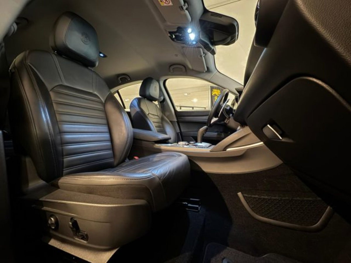 Alfa Romeo Stelvio 2.2 t Veloce Q4 210cv auto (15)