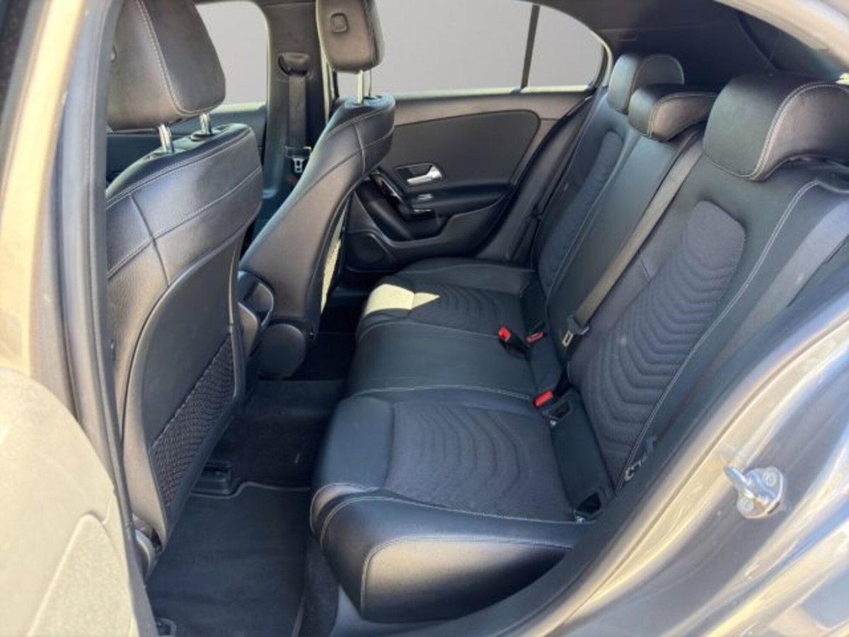 Mercedes-Benz Classe A Sedan 180 d Automatic 4p. Business (8)