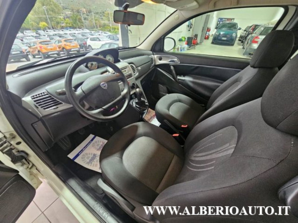 Lancia Ypsilon 1.3 MJT 75 CV Platinum (10)