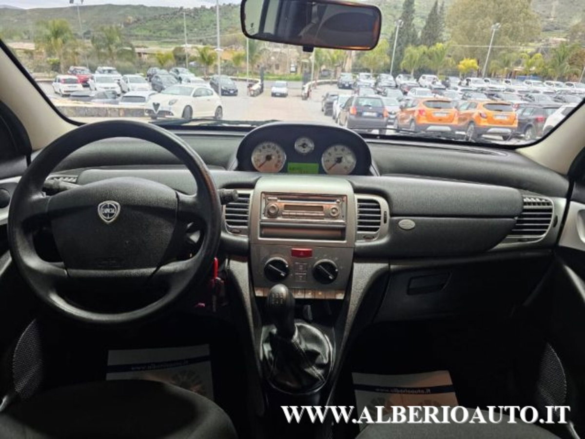 Lancia Ypsilon 1.3 MJT 75 CV Platinum (12)