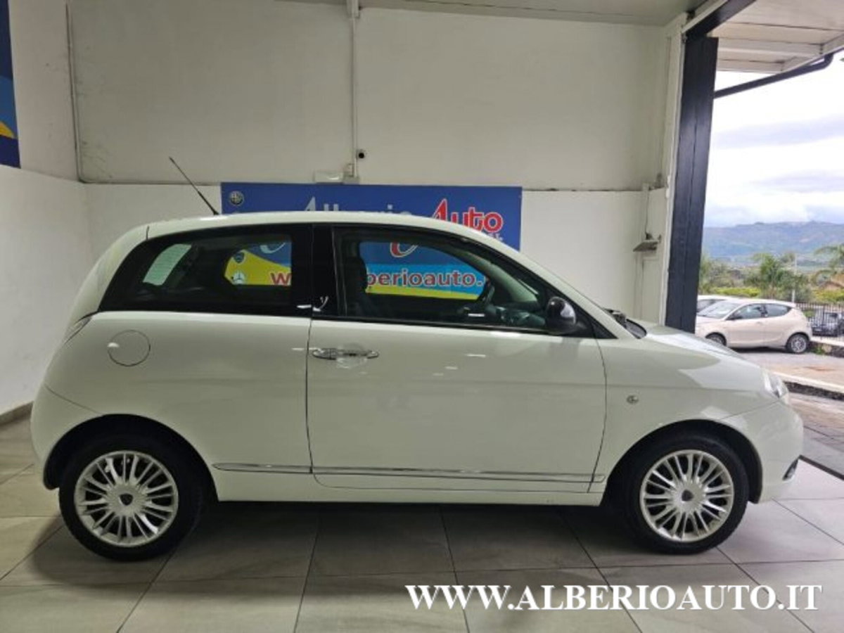 Lancia Ypsilon 1.3 MJT 75 CV Platinum (3)