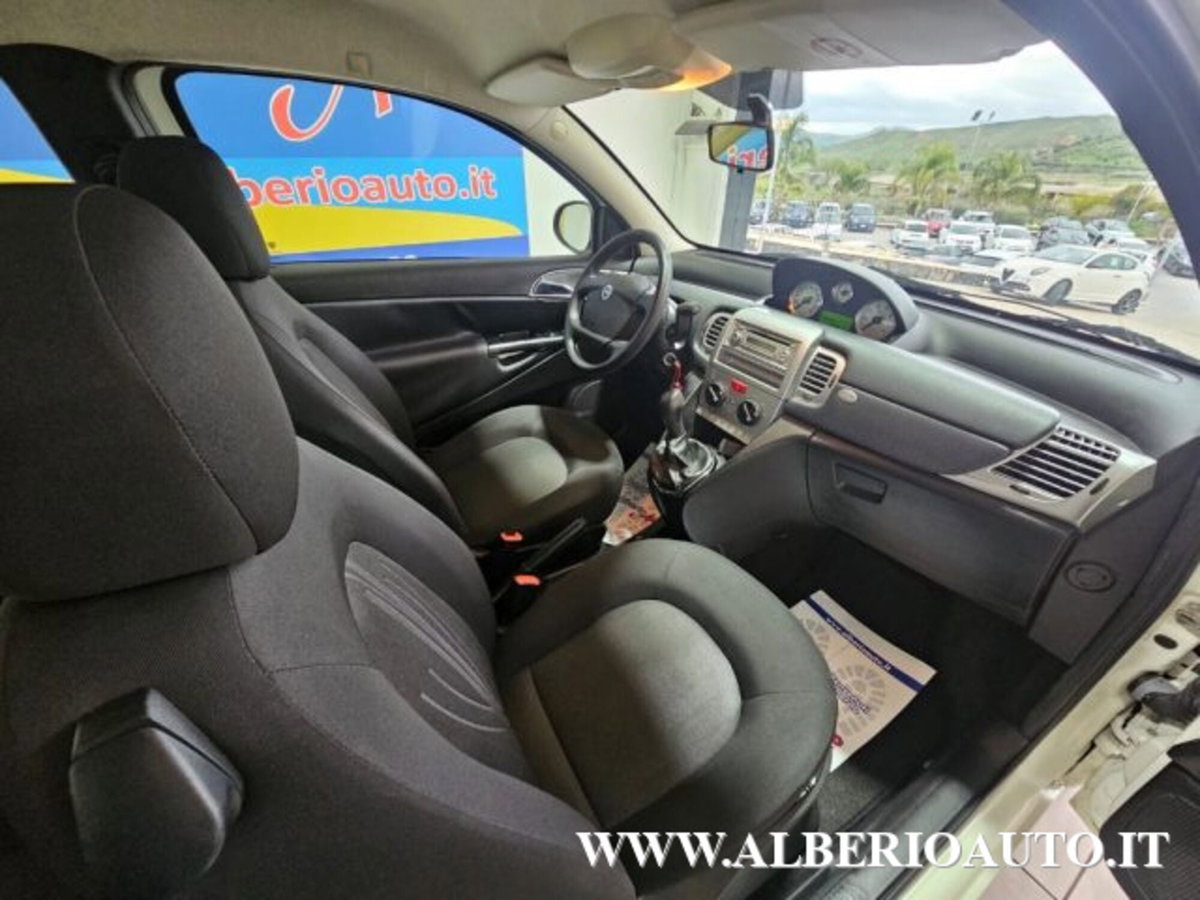 Lancia Ypsilon 1.3 MJT 75 CV Platinum (6)