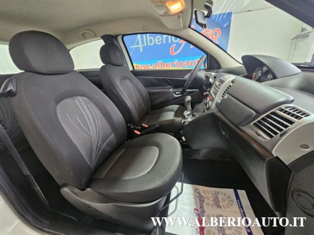 Lancia Ypsilon 1.3 MJT 75 CV Platinum (9)