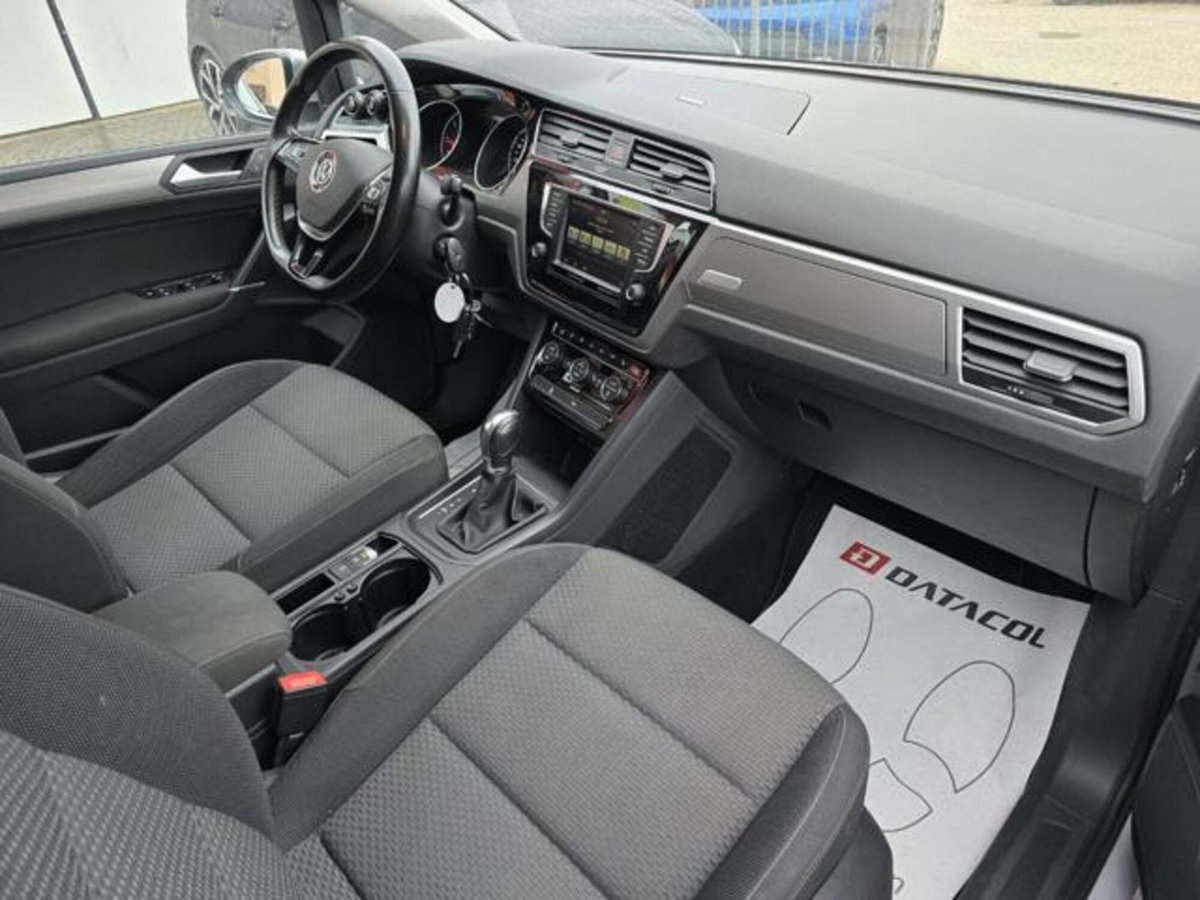 Volkswagen Touran 2.0 TDI 150 CV SCR DSG Comfortline BlueMotion Tech. (12)