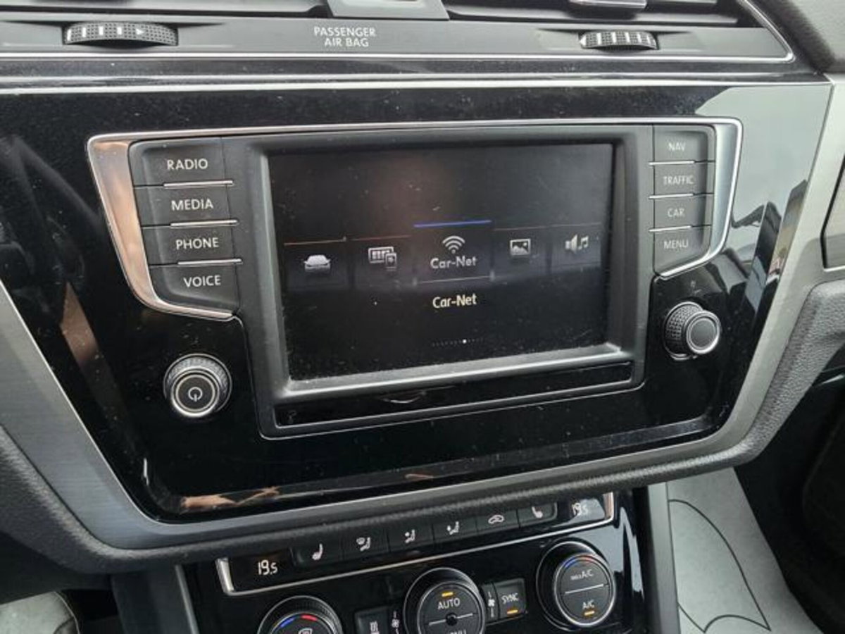 Volkswagen Touran 2.0 TDI 150 CV SCR DSG Comfortline BlueMotion Tech. (18)